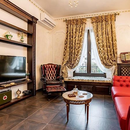 Private Museum Apartment With Antique Decor Бухарест Экстерьер фото