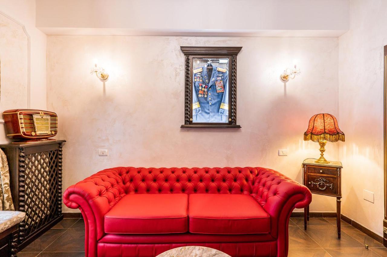 Private Museum Apartment With Antique Decor Бухарест Экстерьер фото