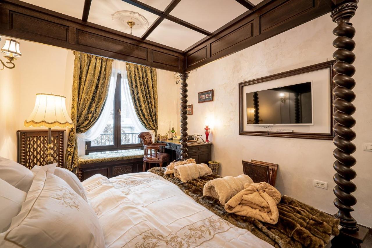 Private Museum Apartment With Antique Decor Бухарест Экстерьер фото