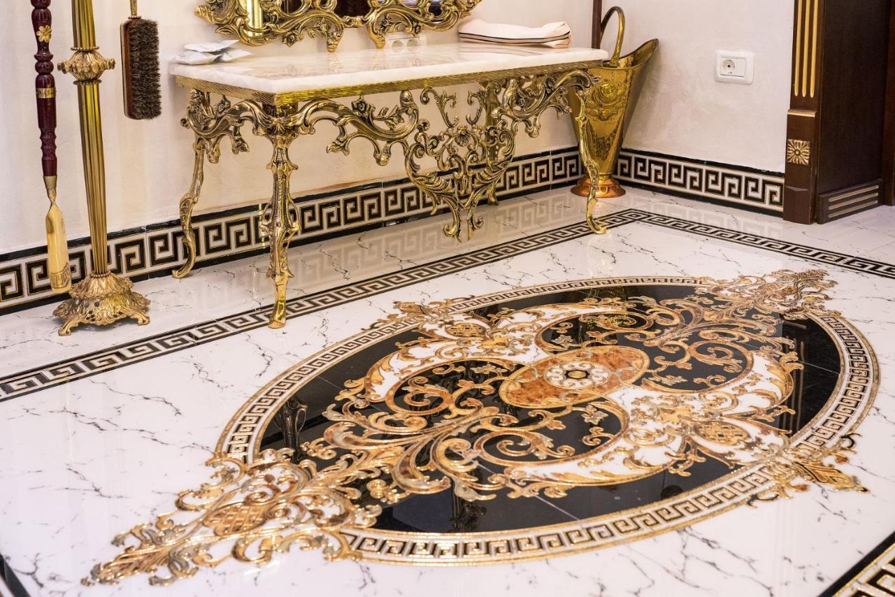 Private Museum Apartment With Antique Decor Бухарест Экстерьер фото