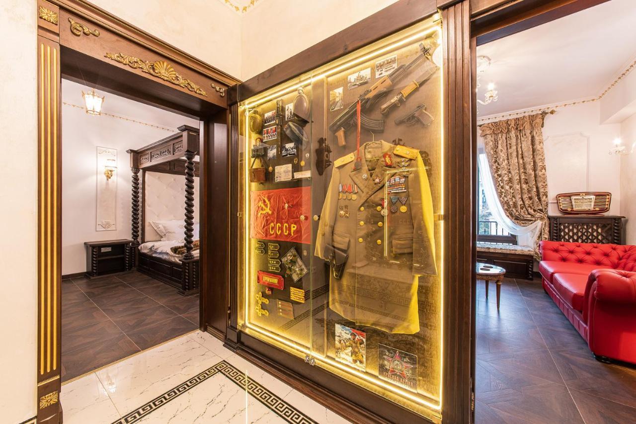 Private Museum Apartment With Antique Decor Бухарест Экстерьер фото