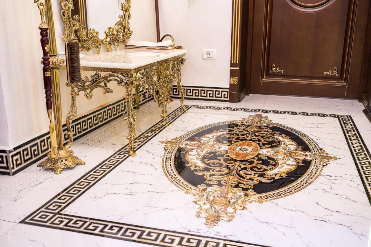 Private Museum Apartment With Antique Decor Бухарест Экстерьер фото