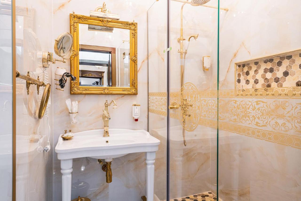Private Museum Apartment With Antique Decor Бухарест Экстерьер фото