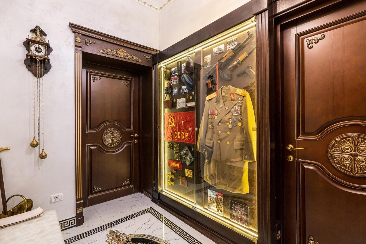 Private Museum Apartment With Antique Decor Бухарест Экстерьер фото
