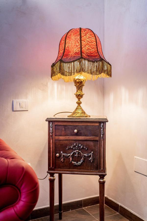Private Museum Apartment With Antique Decor Бухарест Экстерьер фото