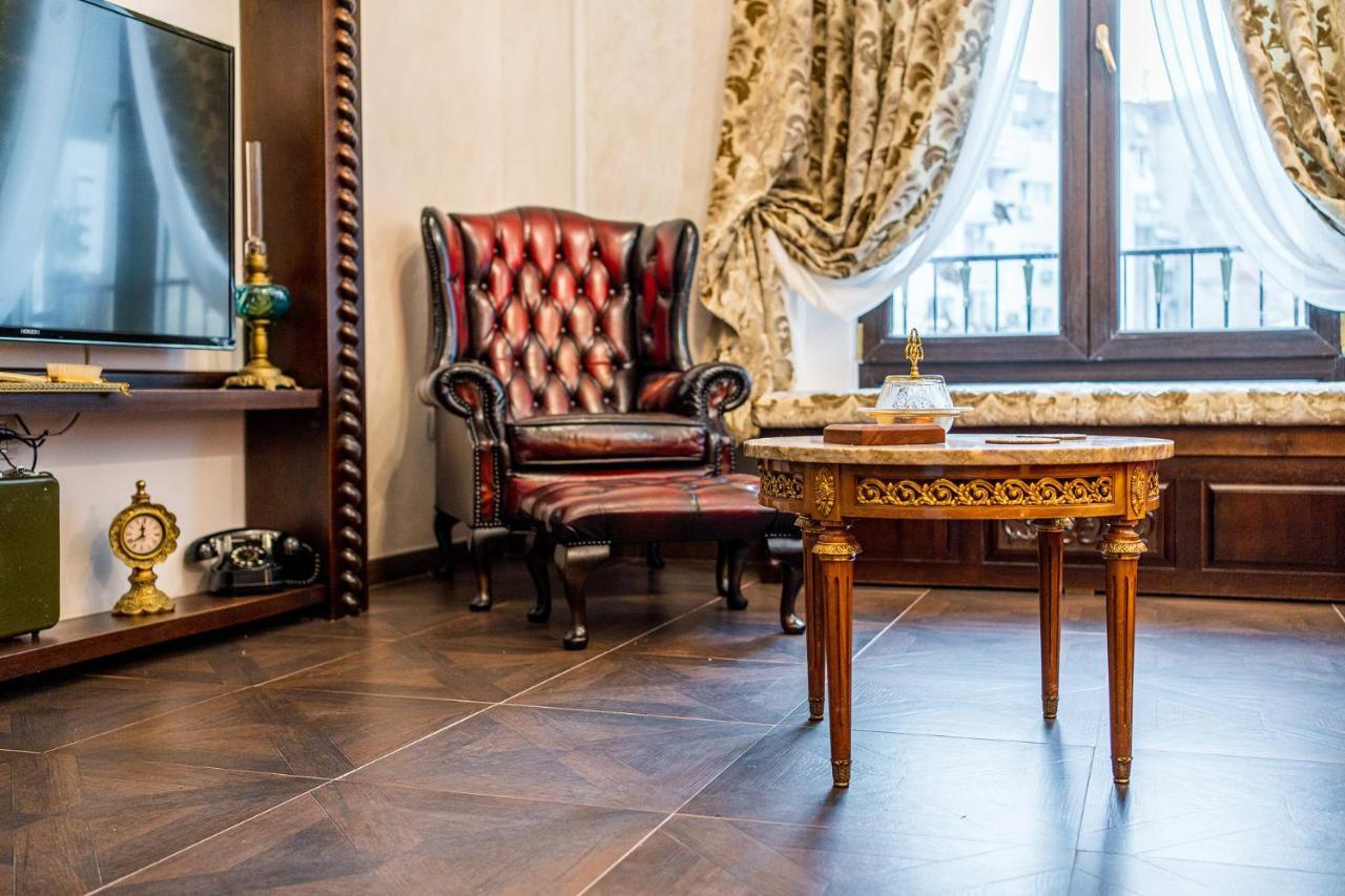 Private Museum Apartment With Antique Decor Бухарест Экстерьер фото